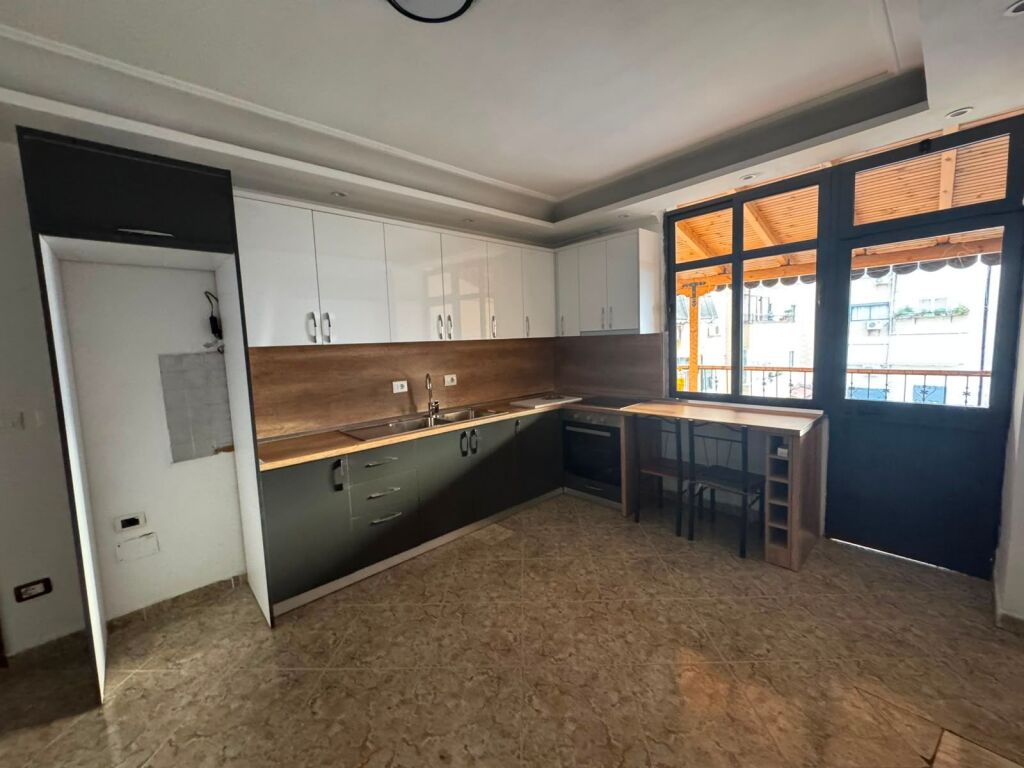 Apartment 3+1+2 for Rent  55,000 lek