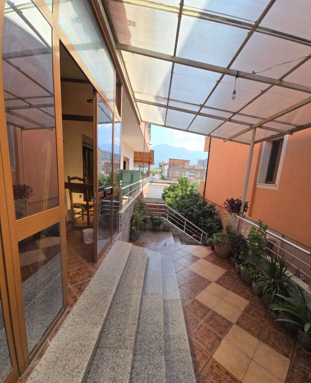 Rent | Apartament 2 + 1 | Rruga 5 Maji | 450 €/month