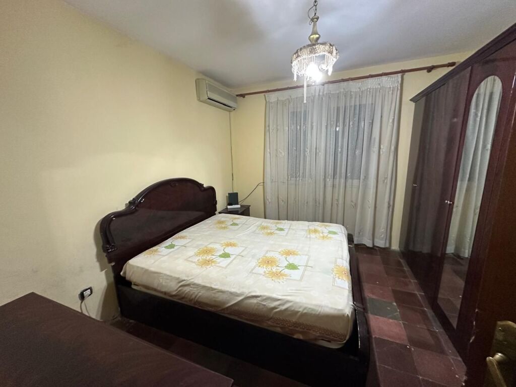 Ne zonen e Ali Demit jepet me qera apartament 1+1,i mobiluar 330Euro