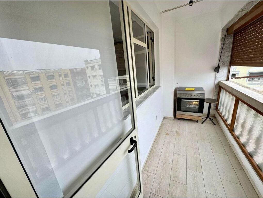 Appartamento 2+1+1 con Balcone in Affitto