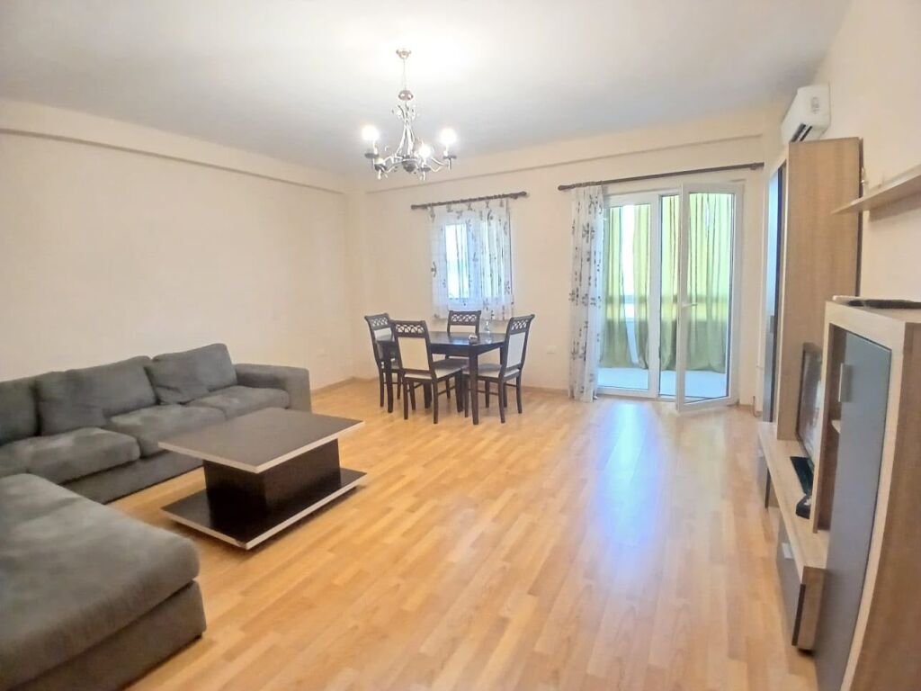Jepet Me Qera Apartament 2+1+2 Ballkone