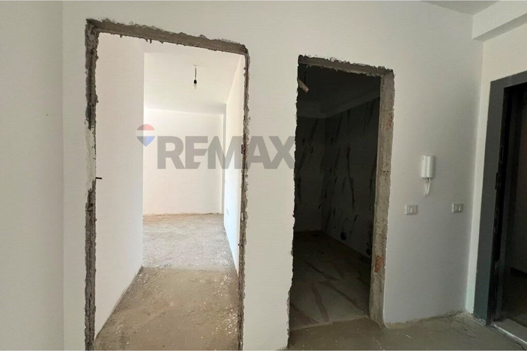 Shitet Apartament 2+1+2 në Kompleksin Mirabella!
