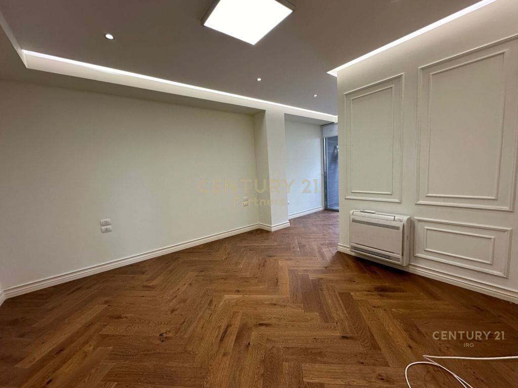 ZYRË PREMIUM ME QIRA NË BLLOK | 213 M² | PARKIM I PËRFSHIRË