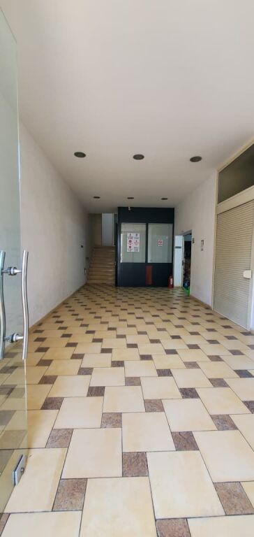 Jepet me Qera Magazinë – Siri Kodra, Tiranë