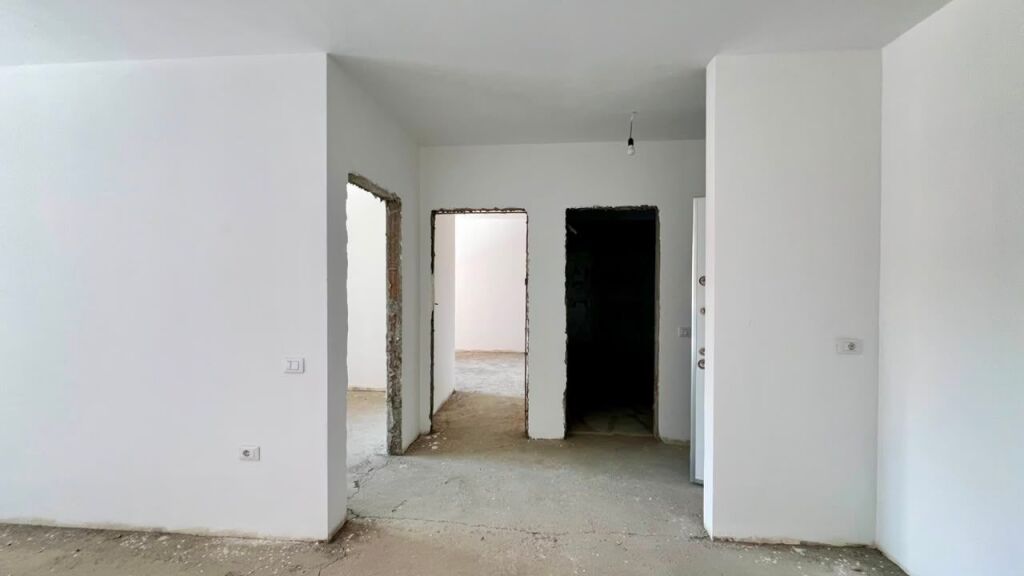 🏠 **FOR SALE: 2+1+1 Apartment with Walk-in Closet**  📍 Xhamllik 🌞 South Facing 💰 €187,000 🏢 Building Completion: 2026 🏢 2nd Floor 📐 99 m²  🔥 **Ready to Move In – August 2026** 🔥