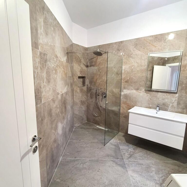 Jepet Me Qera: Shtëpi Private ( 1 Kateshe Me Oborr ) 2+1 ** Teg - Rr. E Vilave - 100% I Ri, Cilesi Premium | Jepet Bosh Ose I Mobiluar ** Sipas Kerkeses | 60,000 Leke/Muaj