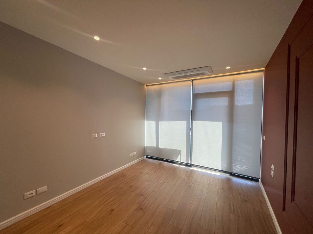 Zyre per qira tek Lake View Residence