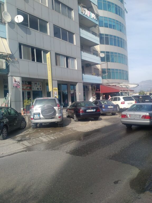 NEGOZIO IN VENDITA MEZEZ KASHAR