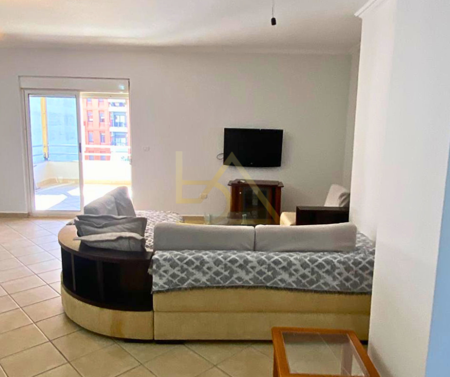 Apartament me Verandë të Madhe për Shitje – Astir, Tiranë