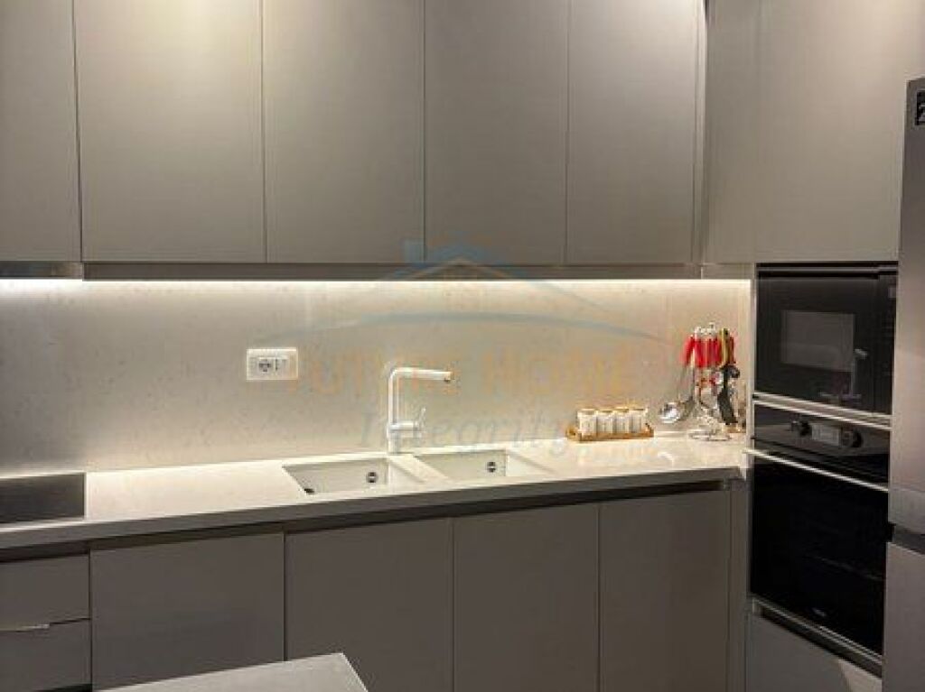 Rent, Apartment 3+1+2 Parking Spaces, Zogu i Zi, Tirana.
