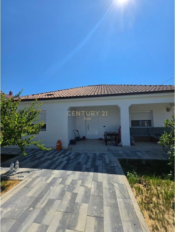 Shtëpi Me Qira në plazhin e Durrësit - 800€ neto | 189 m²