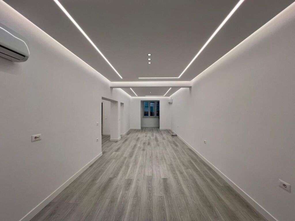 OFFICE FOR RENT IN THE CENTER, BARRICADES STREET