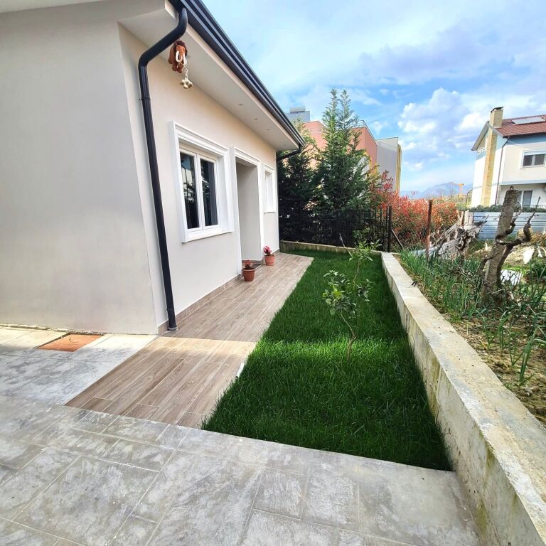 Jepet Me Qera: Shtëpi Private ( 1 Kateshe Me Oborr ) 2+1 ** Teg - Rr. E Vilave - 100% I Ri, Cilesi Premium | Jepet Bosh Ose I Mobiluar ** Sipas Kerkeses | 60,000 Leke/Muaj