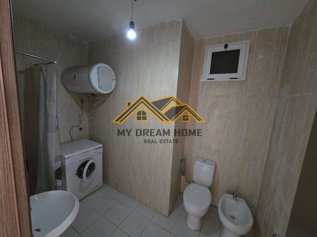VENDESI APPARTAMENTO 1+1 SPIAGGIA DURAZZO