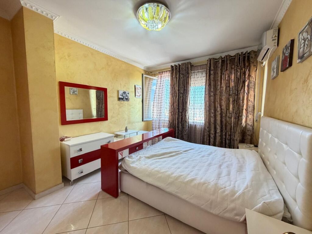 Jepet apartament 1+1 me qira tek Ish Tregu Elektrik , tek Muzeu i Shkencave , Tregu i Ri Elektrik , Rruga Ali Demi