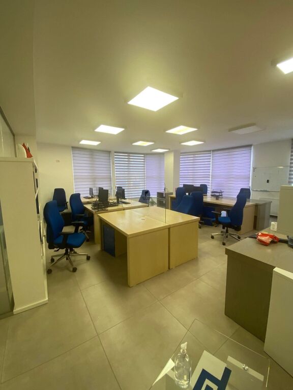 OFFICE FOR RENT 110 M2 PARIS COMMUNE 180,000 LEKE FH-83888