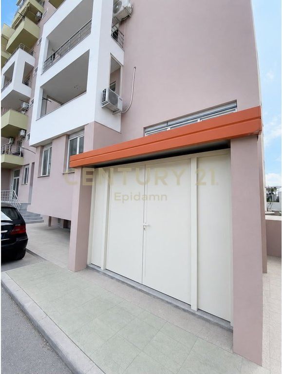 Ambient për Shitje në Plazh, Durrës - 270.000€ | 525m²