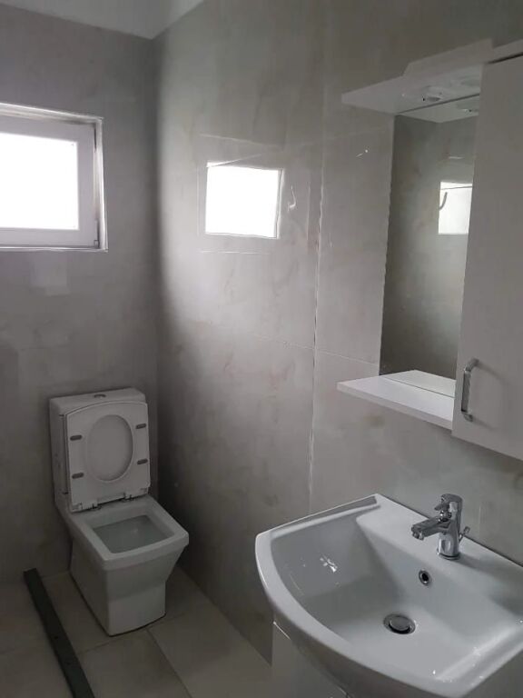 Jepet Me Qera Apartament 1+1+1 Ballkon