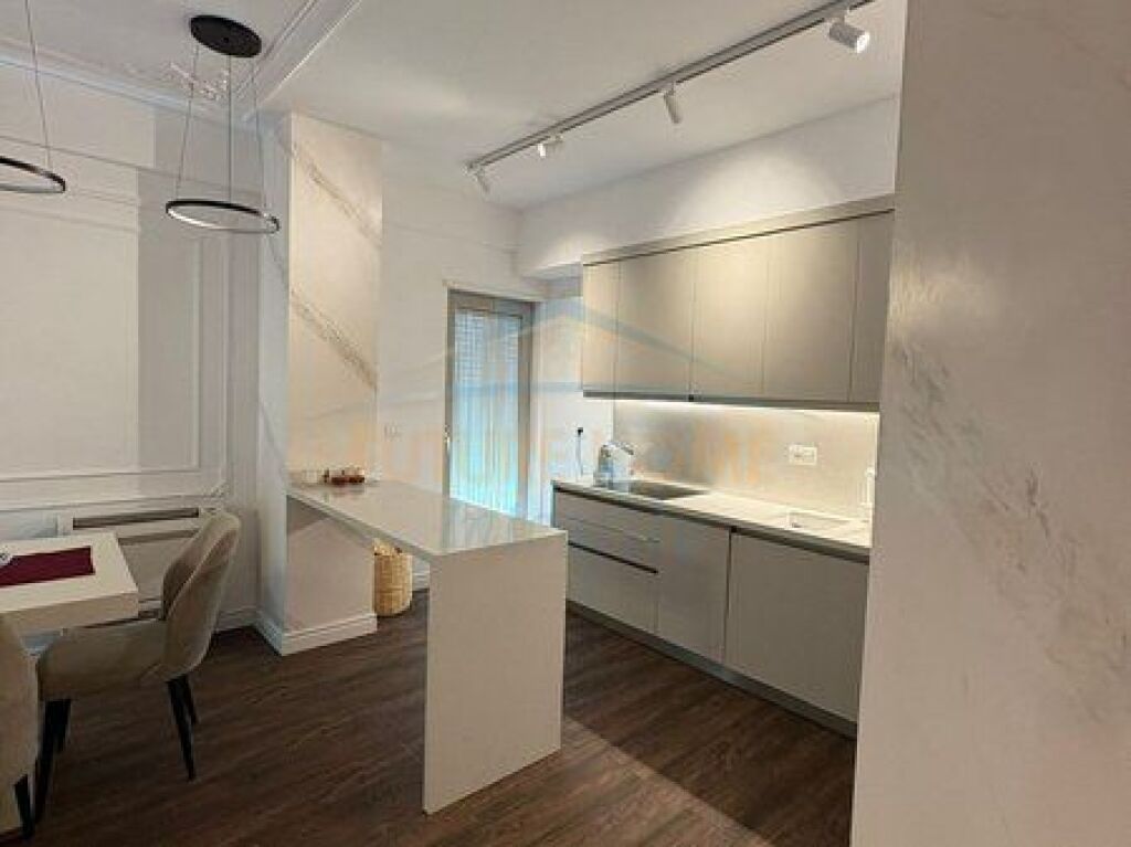 Rent, Apartment 3+1+2 Parking Spaces, Zogu i Zi, Tirana.