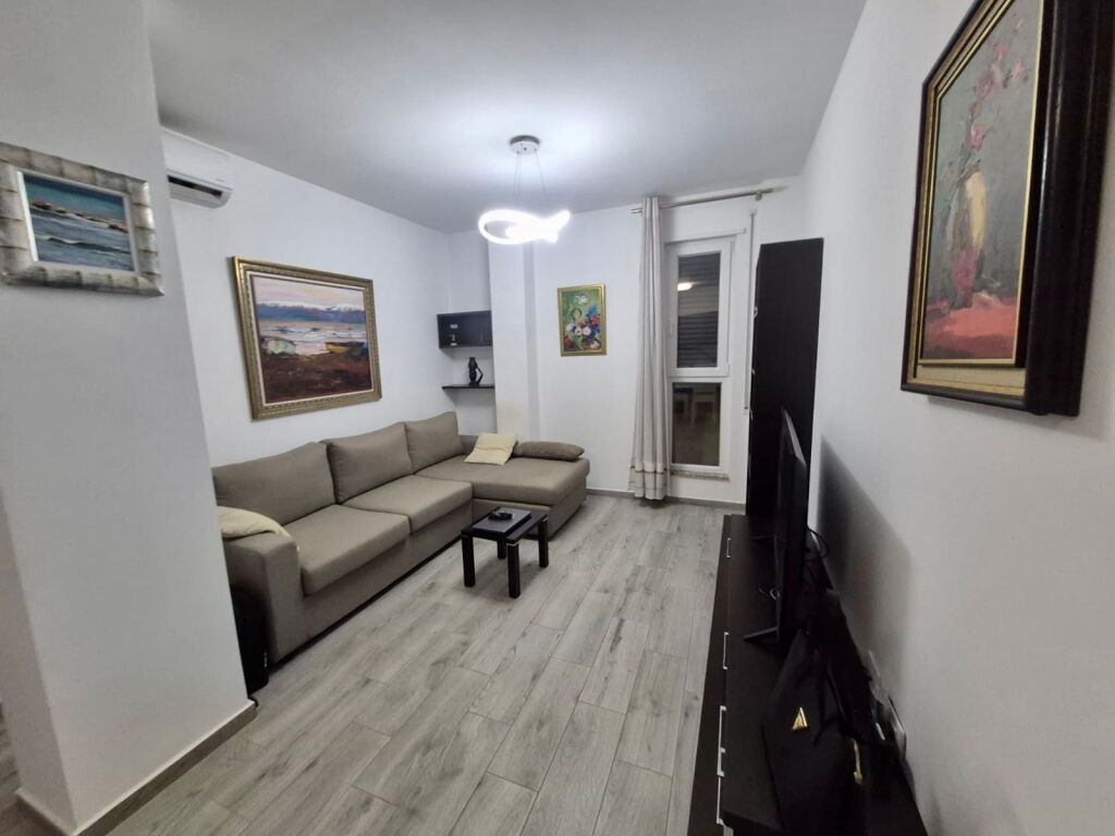 📣 QERA Apartament 1+1 Me Parking 📍 Rruga “Ferit Xhajko”, Prane Karburant Kastrati ✨