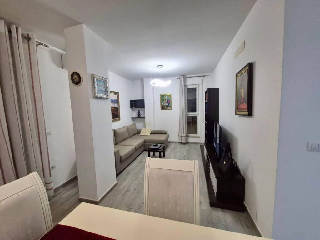 📣 QERA Apartament 1+1 Me Parking 📍 Rruga “Ferit Xhajko”, Prane Karburant Kastrati ✨