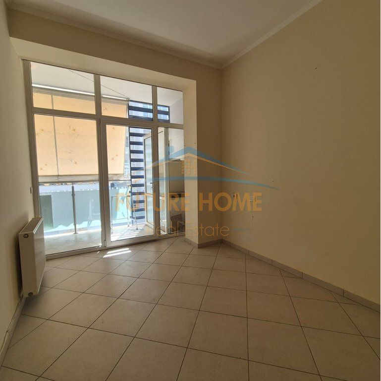 Shitet, Apartament 1+1, Komuna e Parisit, Kompleksi Kika 2