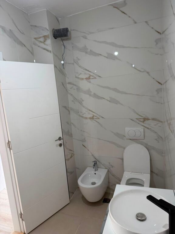 Room for rent or apartment for living at Bulevardi i Ri