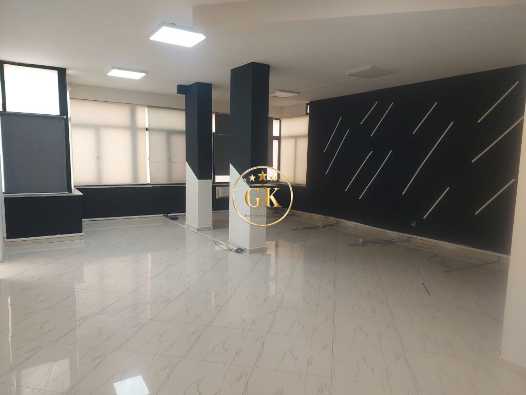 🏢 LOCALE COMMERCIALE IN AFFITTO – VICINO AL PONTE DAJLAN