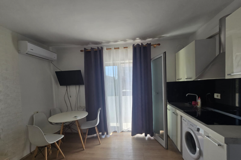 Qera | Garsoniere | Kryqezimi i 21 Dhjetorit | 440 €/muaj