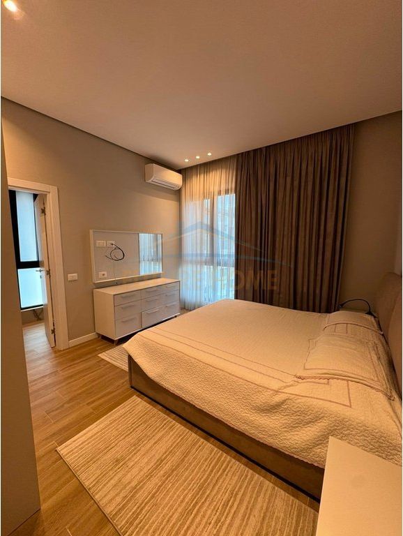 Rent, Apartment 2+1+2 + Parking Spot, Square 21, Kavajës Street