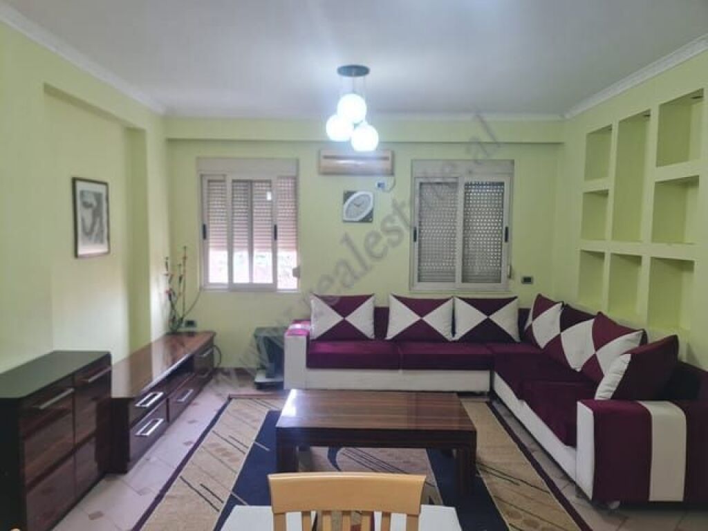 Jepet Me Qera Apartament 1+1+1 Ballkon