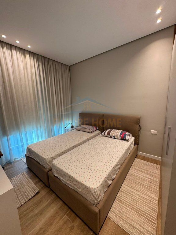 Rent, Apartment 2+1+2 + Parking Spot, Square 21, Kavajës Street