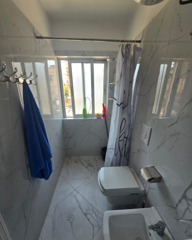 Qera | Garsoniere | Kryqezimi i 21 Dhjetorit | 440 €/muaj