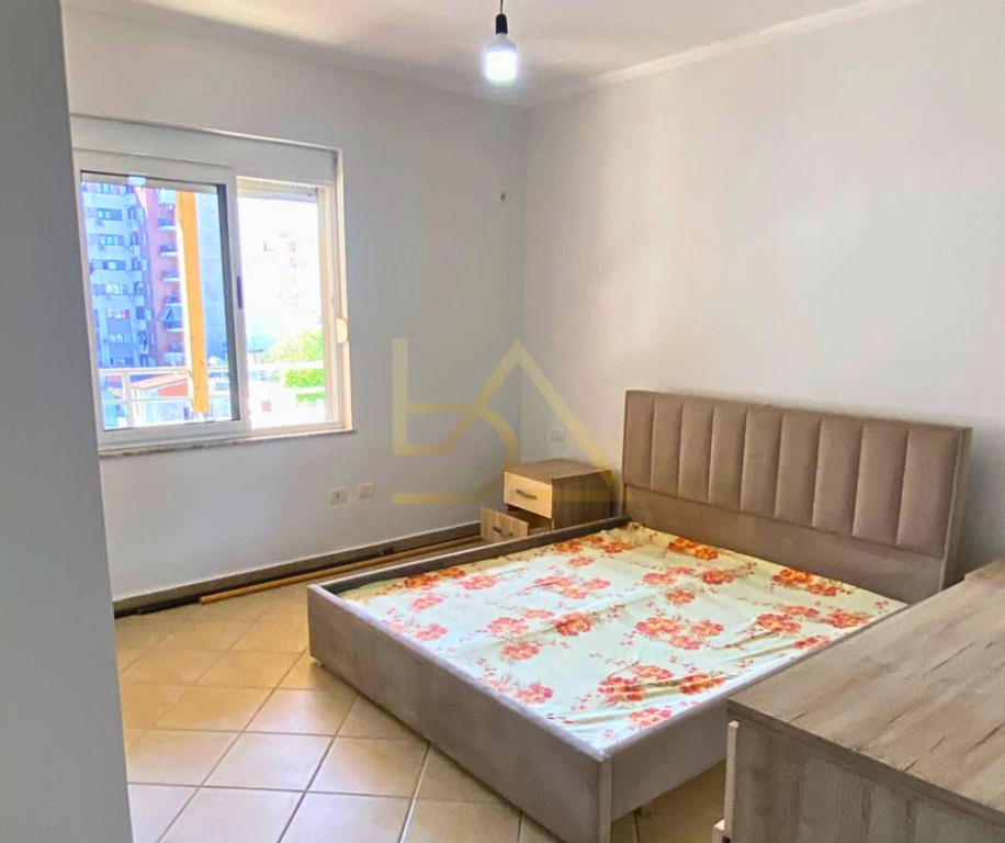 Apartament me Verandë të Madhe për Shitje – Astir, Tiranë