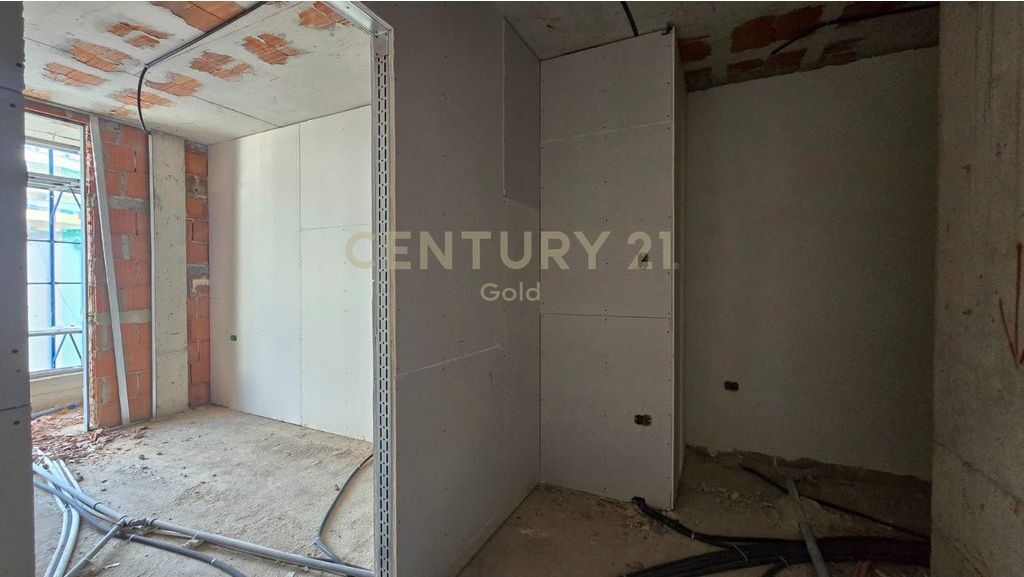 PER SHITJE APARTAMENT 1+1 + POST PARKIMI TEK "UNICO RESIDENCE" NE BLLOK !
