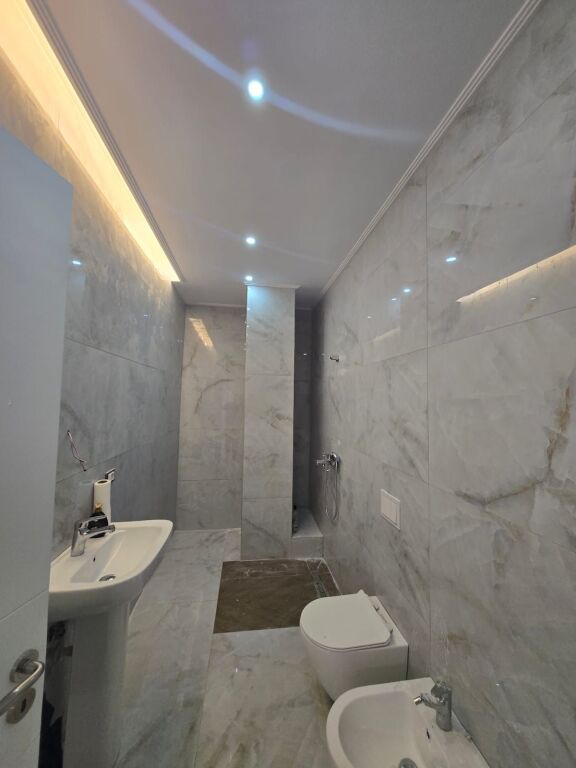 Rent | Ambjent Biznesi | Komuna e Parisit | 600 €/month