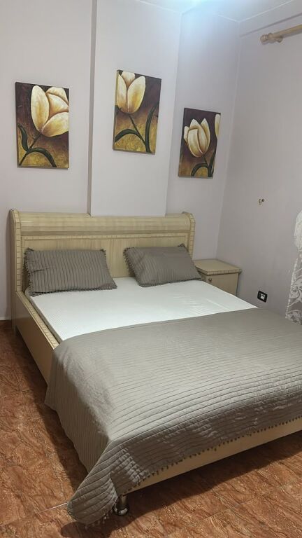 Jepet me qera 2+1 .Mobiluar ashensor ne laprake 50000 lek