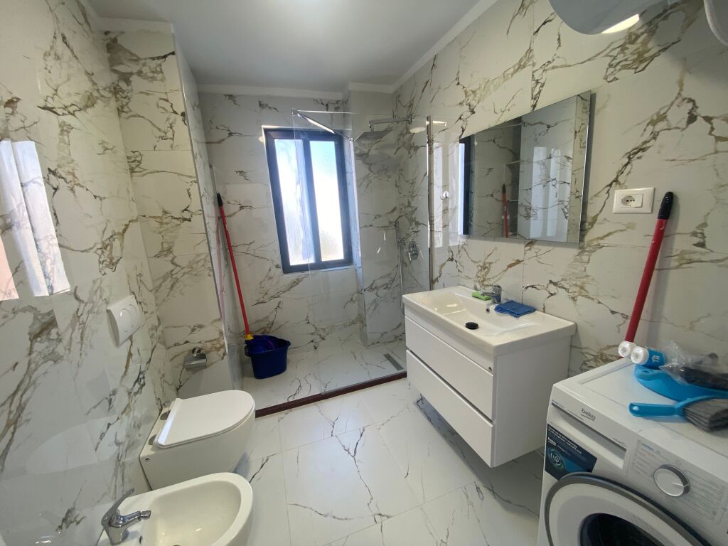Apartament 2+1 për qera në Fresk !