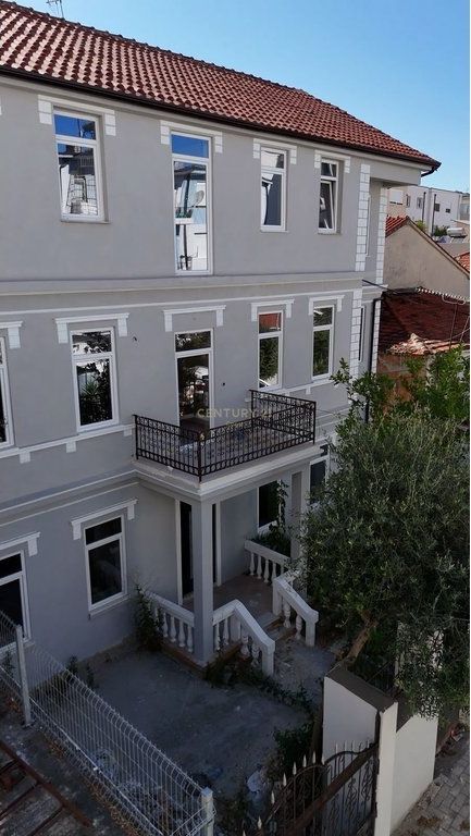 Opportunità Unica di Investimento | Edificio a 3 Piani vicino a Piazza della Bandiera, Vlora