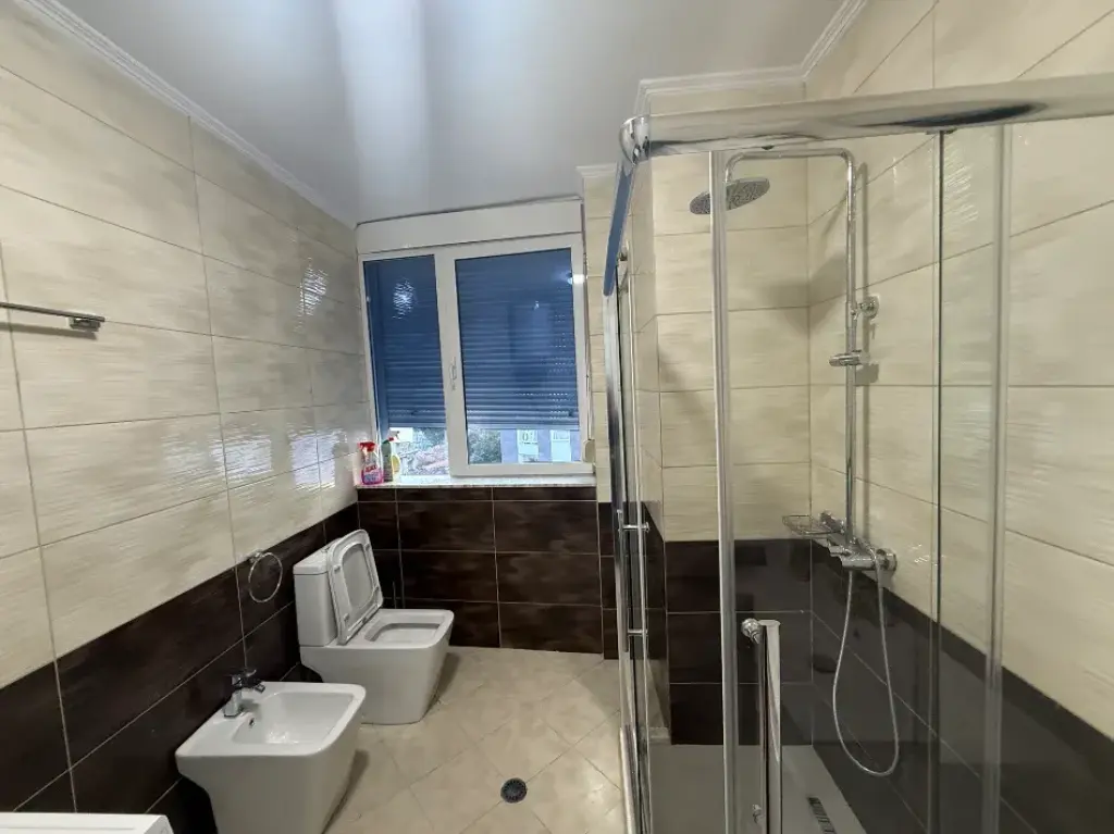 Rent | Apartament 2 + 1 | Rruga e Barrikadave | 800 €/month