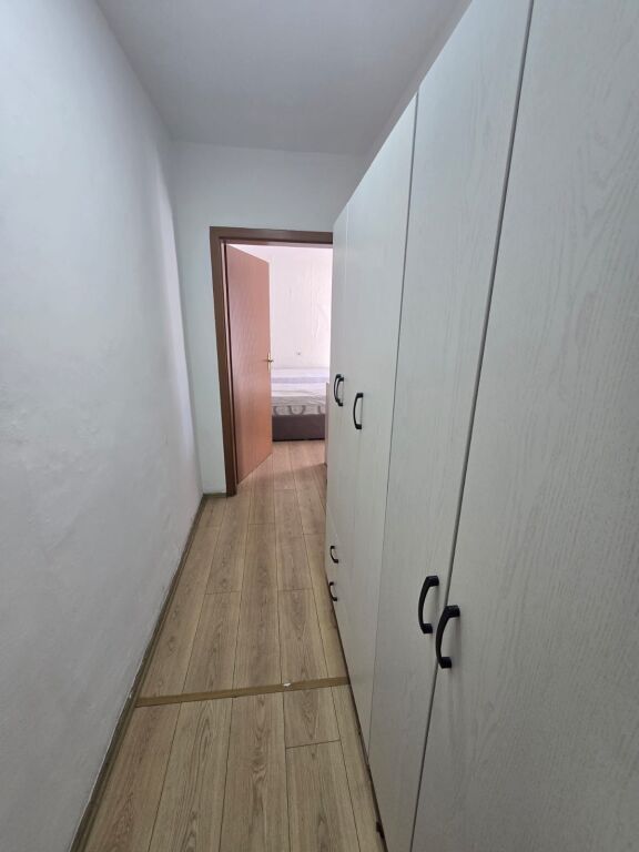 Gazoniere kat 4 pa ashensore,te 21 dhjetori,440 mije leke