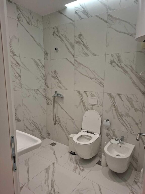APARTAMENT ME QERA 2+1+2 MINE PEZA 100.000 LEKE FH-83788
