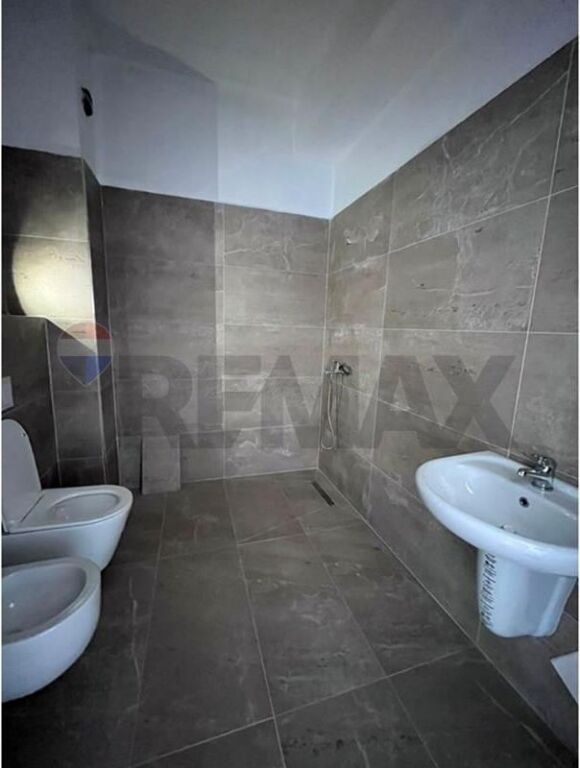 DUPLEX IN VENDITA PRESSO LA RESIDENZA KODRA E DIELLIT!