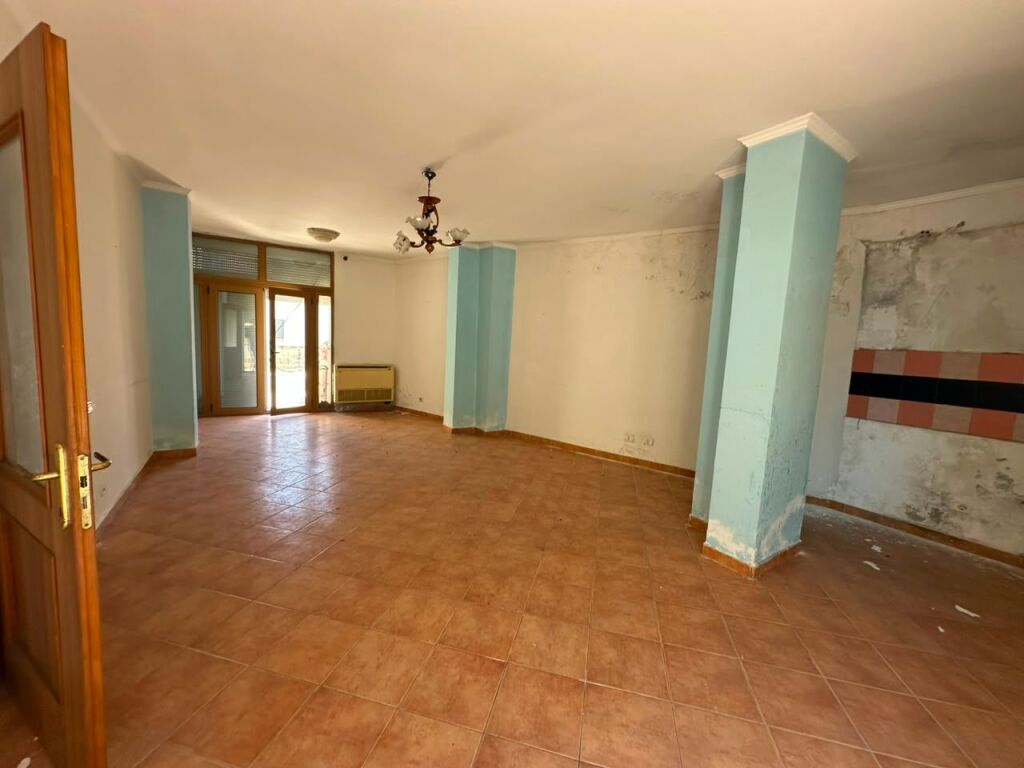 🏡 Shitet Papafingo me Sipërfaqe të Madhe – Ish Rajoni, Durrës