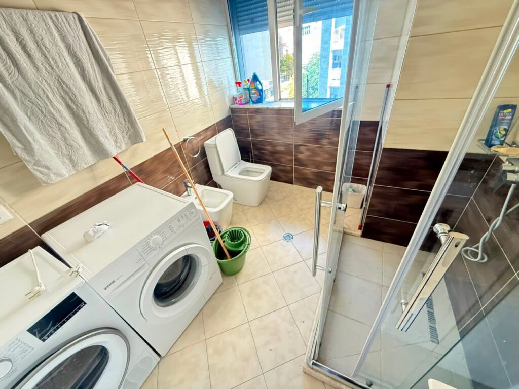 Apartament Me Qera 2+1 Tek Rruga e Barrikadave (ID B2201618) Tirane