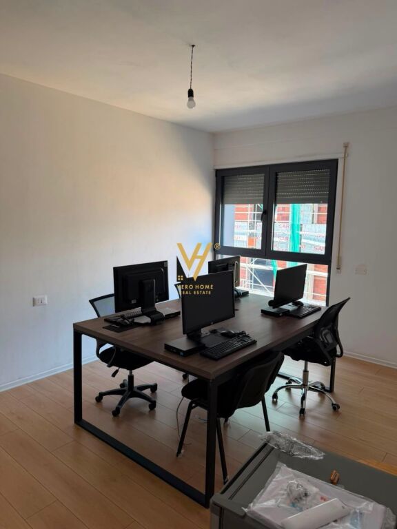 JEPET ZYRE 122 M2 ME QIRA TE K.NDREGJONI, BULEVARDI I RI 1.500 EURO