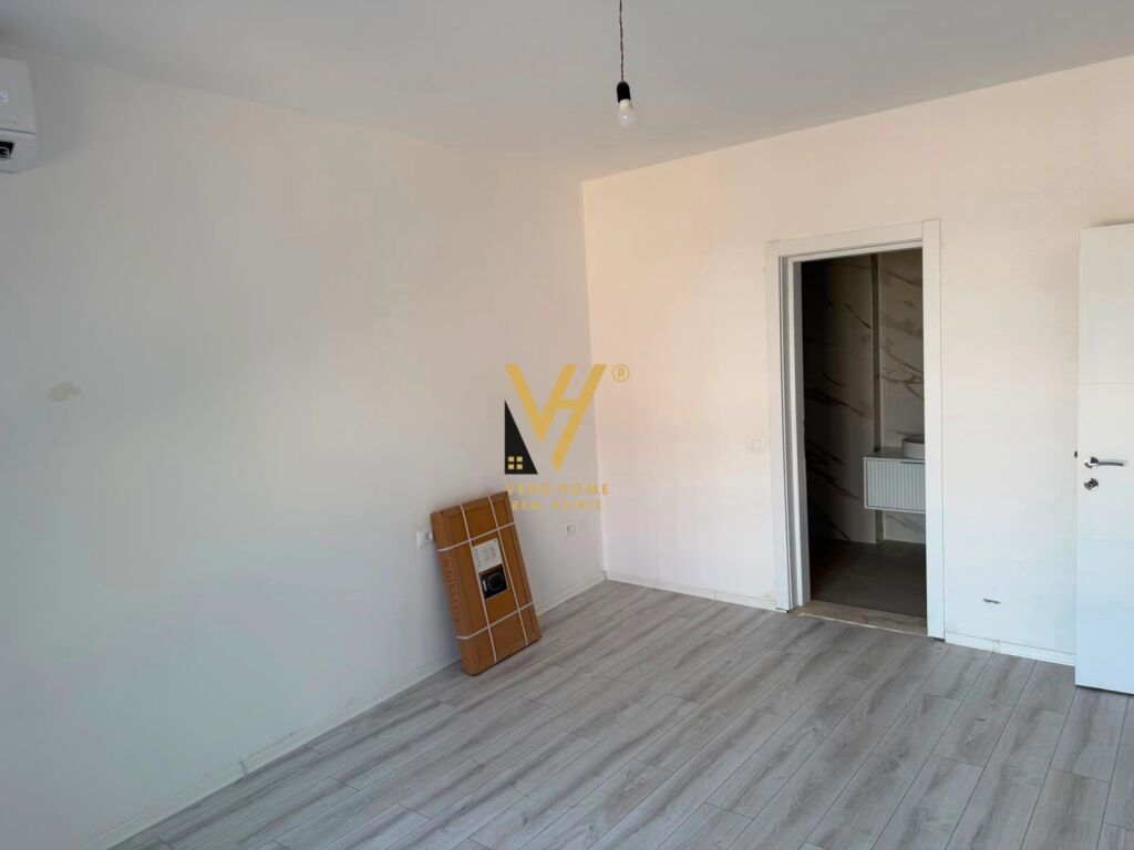 JEPET ZYRE 105 M2 ME QIRA TE BULEVARDI I RI 80.000 LEKE