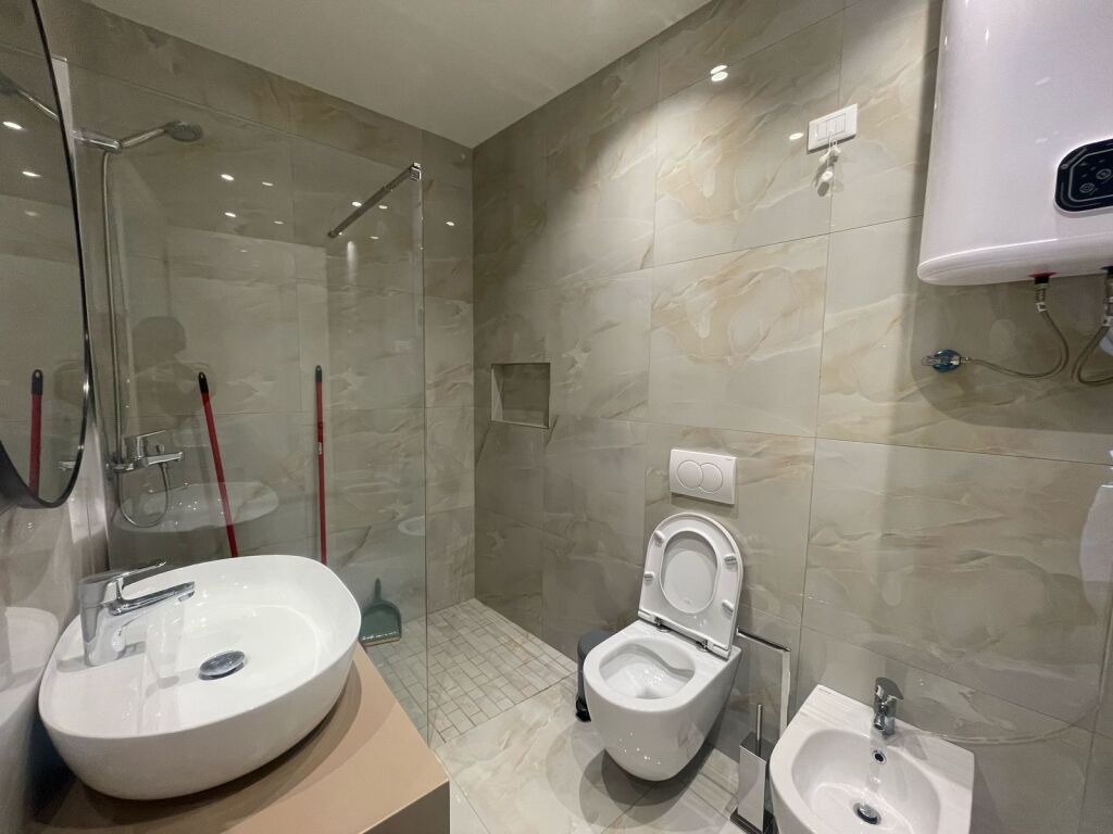 Zyre per qira tek Lake View Residence