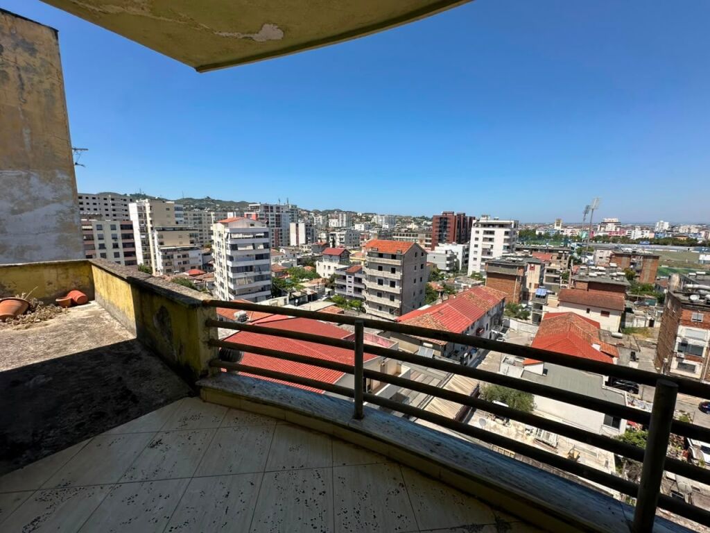 🏡 Shitet Papafingo me Sipërfaqe të Madhe – Ish Rajoni, Durrës