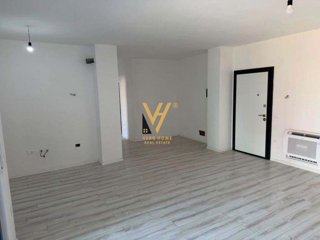 JEPET ZYRE 105 M2 ME QIRA TE BULEVARDI I RI 80.000 LEKE
